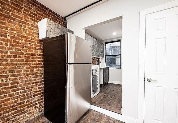 5th image of 310 E 89th St #516