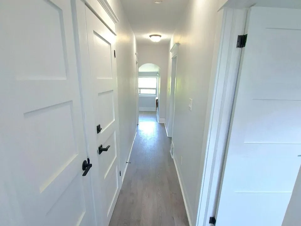 137 Glenmore Rd #UPPER