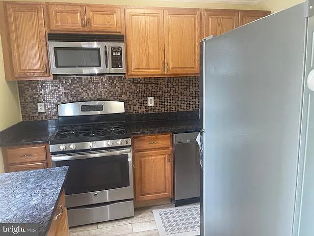 14 Chatham Ct — Photo 3