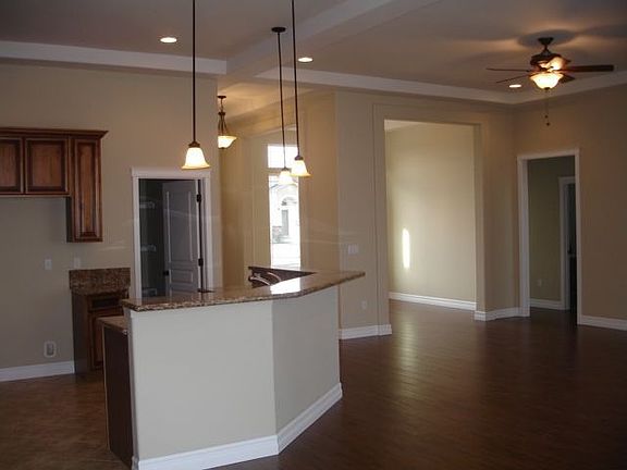 4th image of 4511 Monterey Dr