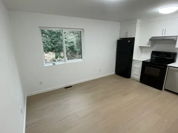 1737 176th St #9, Surrey, BC V3Z 9M2
