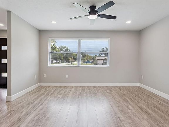 4th image of 33241 FAIRWAY ROAD