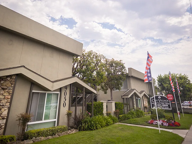 Cris Village Apartments — Photo 6
