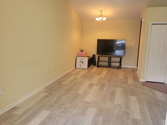 3rd image of 2422 Quazar Cir