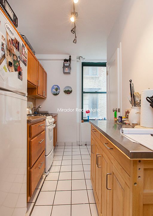 2nd image of 264 6th Ave APT 9