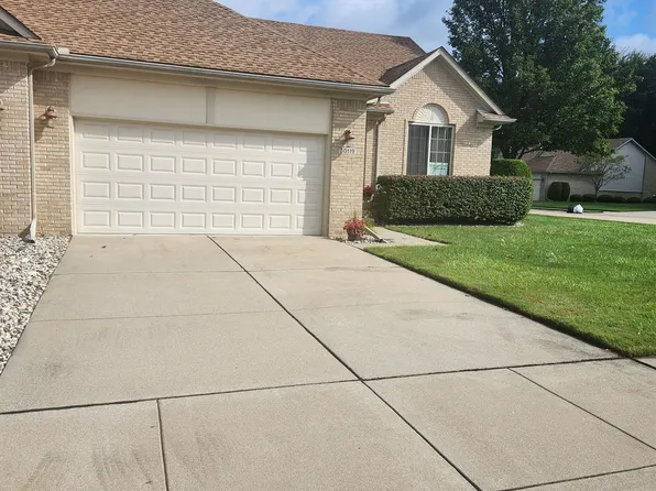 30119 Indianwood Dr, Chesterfield, MI 48047