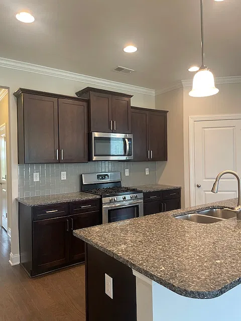 4 bed, 1871 sqft, $2,250 — Photo 4