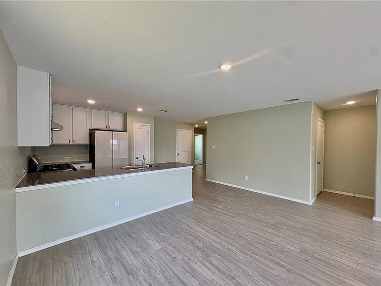 1109 Demeter Dr — Photo 4