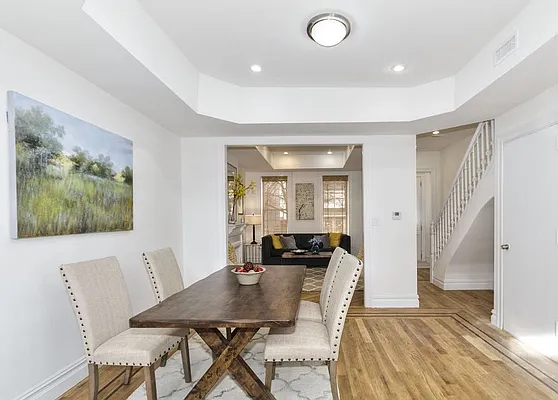 Sold by R New York | media 6