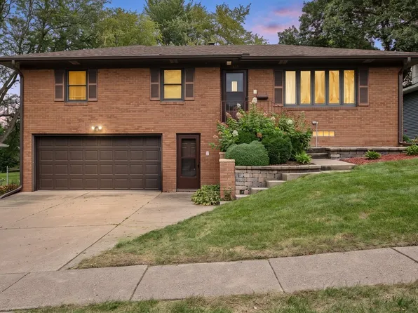2833 Kelling St, Davenport, IA 52804