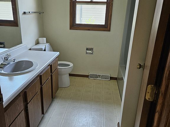 3rd image of 841 Gerard Dr #1
