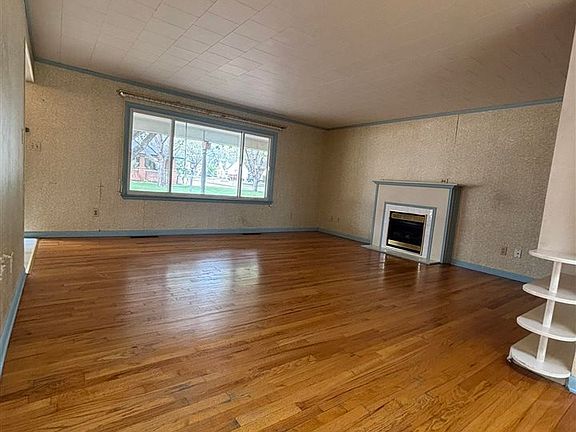 2nd image of 901 S Stanley St