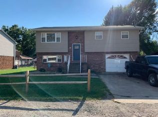 252 Greenwood Dr, Williamstown, WV 26187