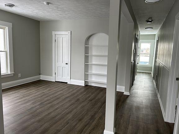 4th image of 529 Main St