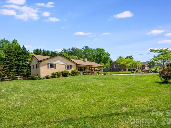 458 Beach Dr, Hendersonville, NC 28792