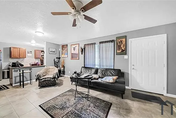 2 bed, 750 sqft, $1,300 — Photo 1