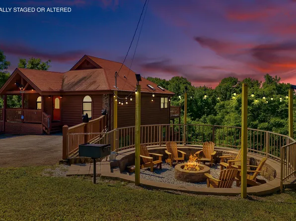 2054 Oakmont Dr, Sevierville, TN 37876