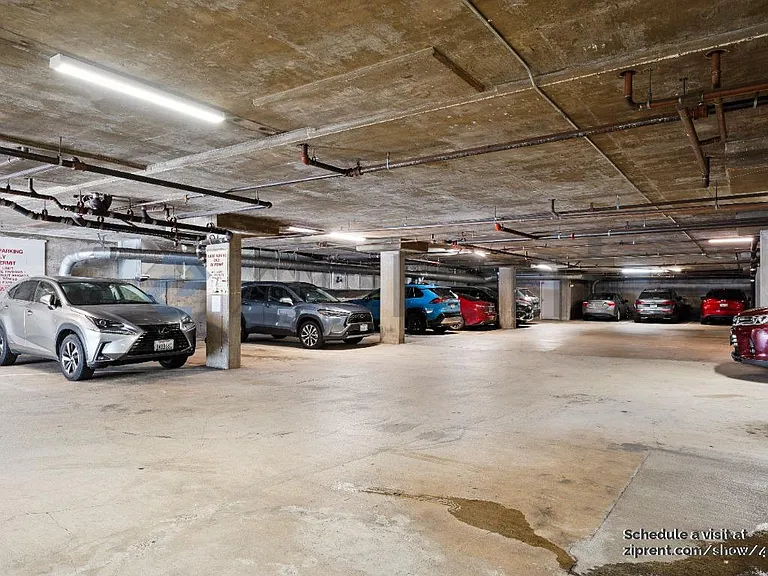 1350 California St #304 — Photo 16