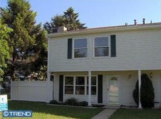 2 Long Bow Ct, Sicklerville, NJ 08081