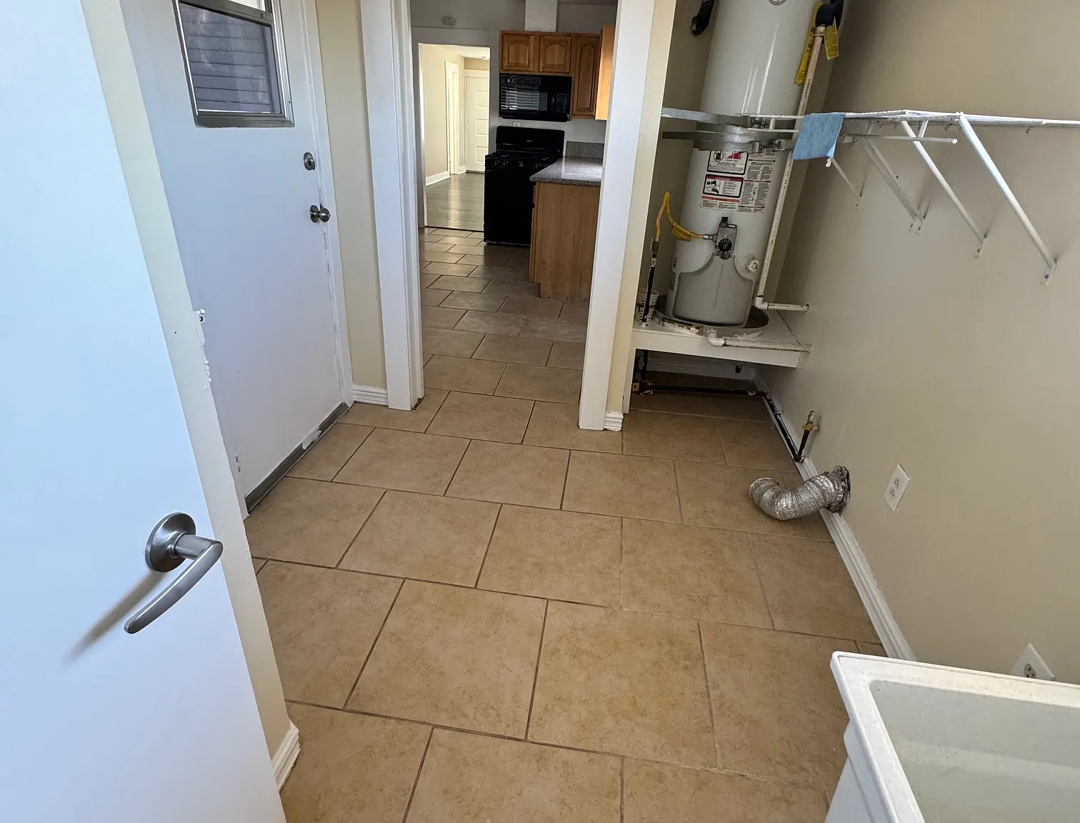 3 bed, 1100 sqft, $2,600 — Photo 2