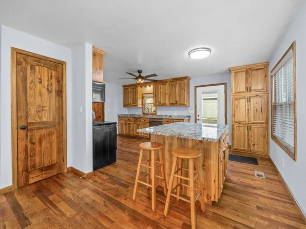 1021 S Central Ave, Chanute, KS 66720