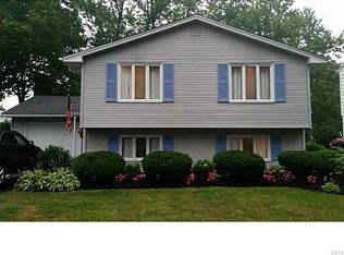 3 Alabama Pl, Lockport, NY 14094