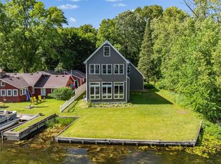 9404 McGregor Rd, Pinckney, MI 48169