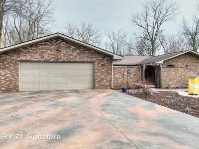 6728 N River Rd, Freeland, MI, 48623