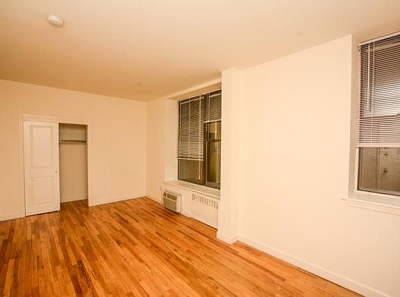 2nd image of 52 W 77th St APT 3A
