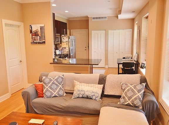 5th image of 2206 W School St APT 2