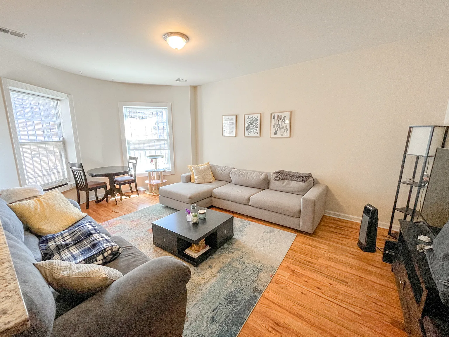 4022-24 N. Sheridan Rd. — Photo 2