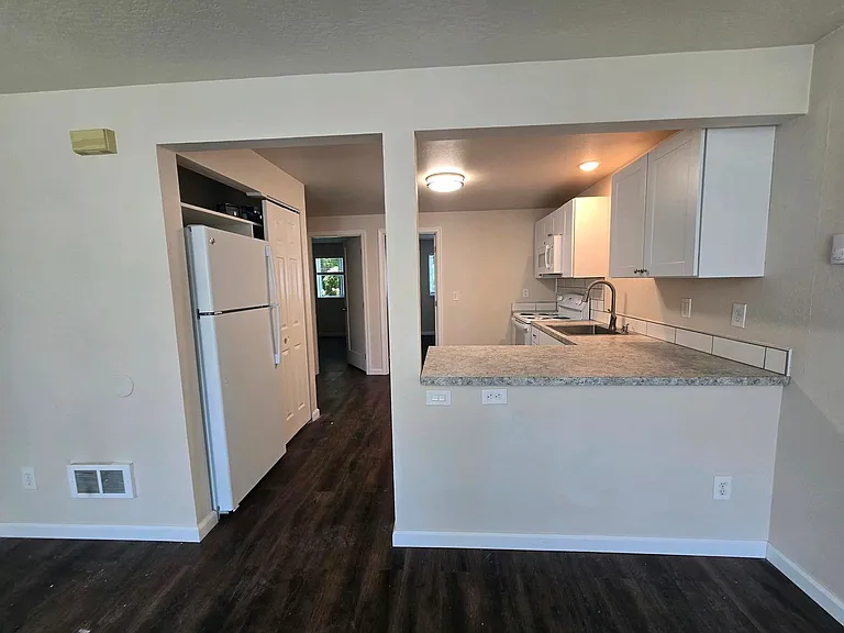 234 NW 21st St — Photo 3