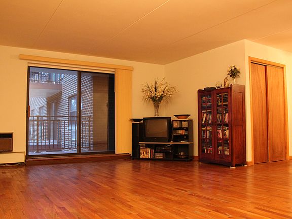 3rd image of 200 Diplomat Dr APT 7A