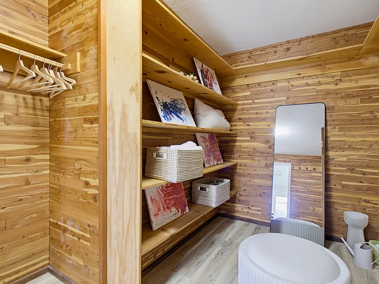 Brand-new primary bathroom with walk-in closet (Pic 9)