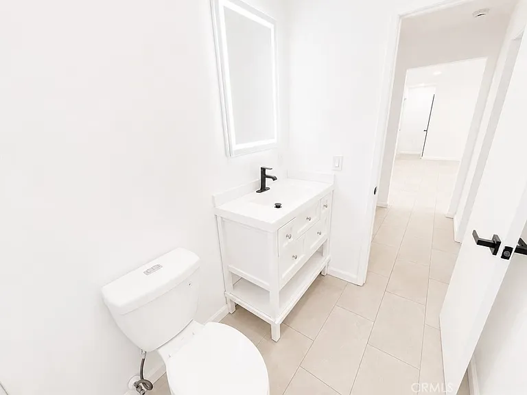 23926 Hamlin St — Photo 11