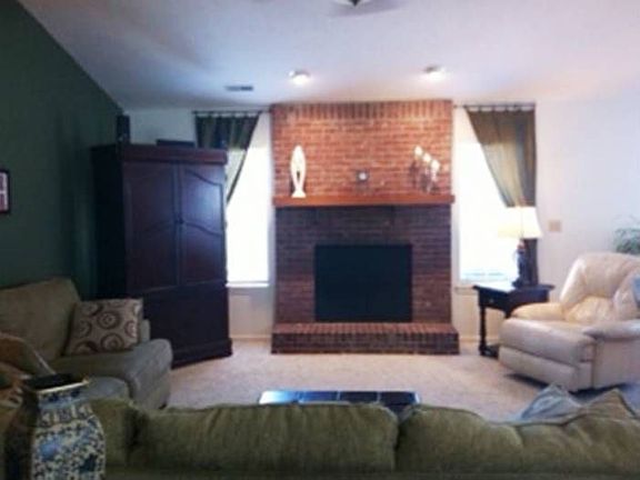 Great room w/fireplace