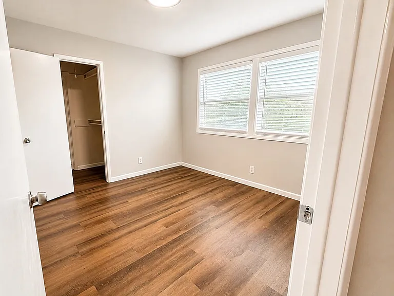901 Melrose Dr — Photo 10
