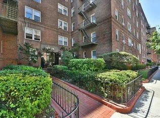 6574 Saunders St APT 3H, Flushing, NY 11374