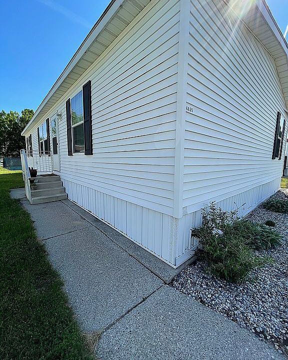 1st image of 4835 Eisenhower Dr