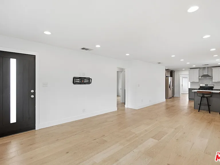 4221 W 166th St — Photo 3