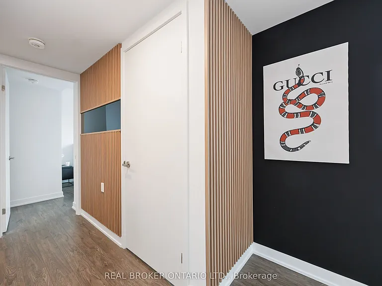 88 Queen St E — Photo 5