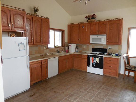 3rd image of 8015 Aubrey Ln