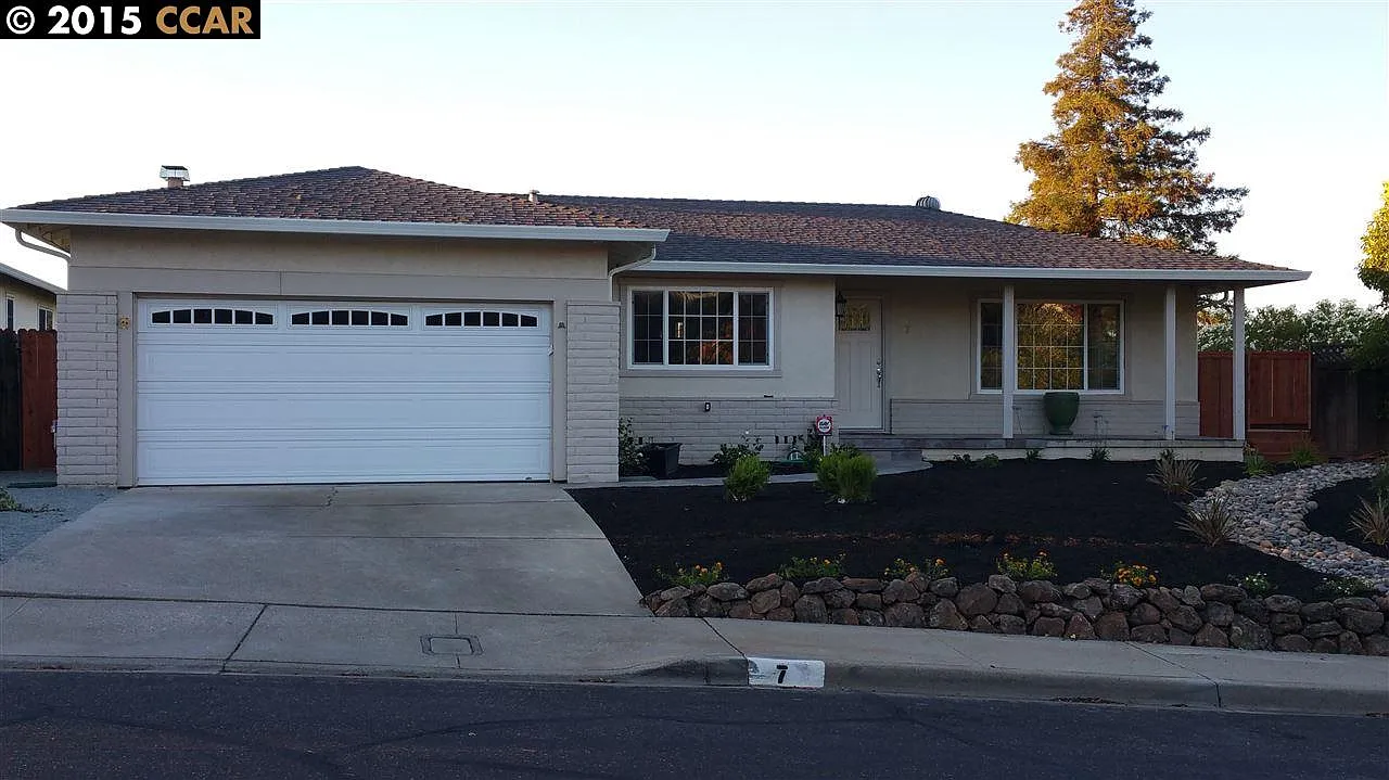 7 Bryce Ave photo 1