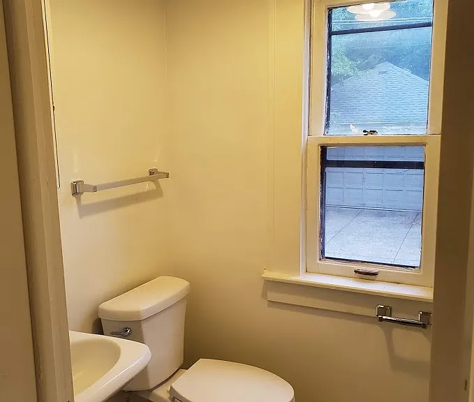 1323 Michigan Ave — Photo 2