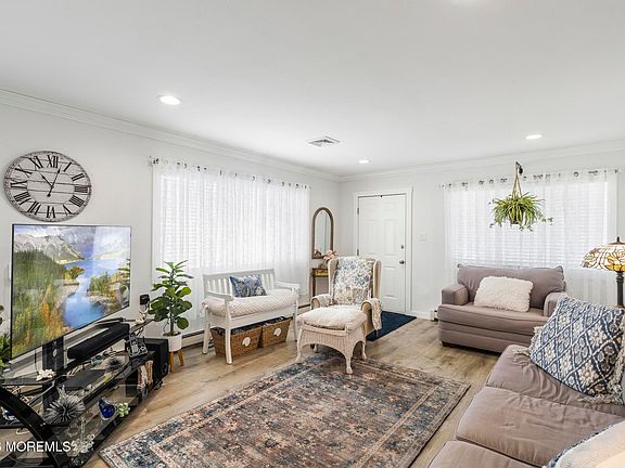 5th image of 374 Barbados Drive N
