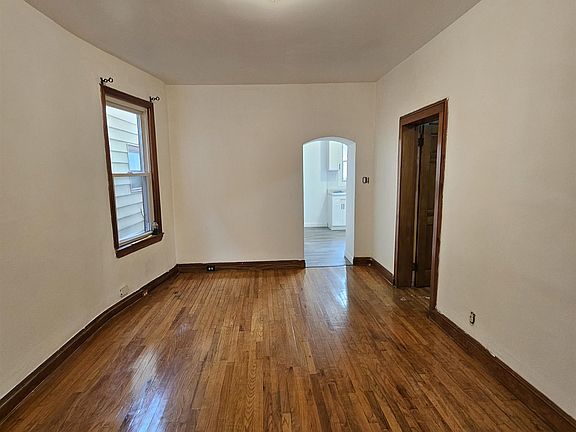 3rd image of 7411 Park Ave APT 1