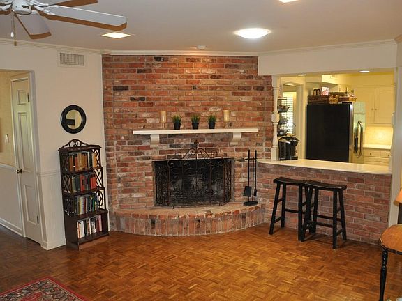 5th image of 1725 Royal Oaks Dr