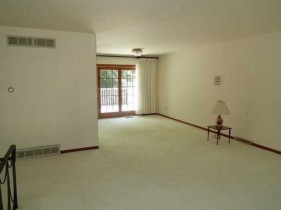 3rd image of 605 E Franciscan Dr