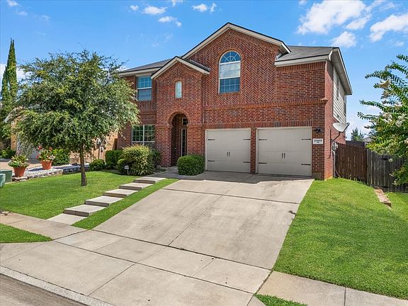 2nd image of 2909 Merry View Ln