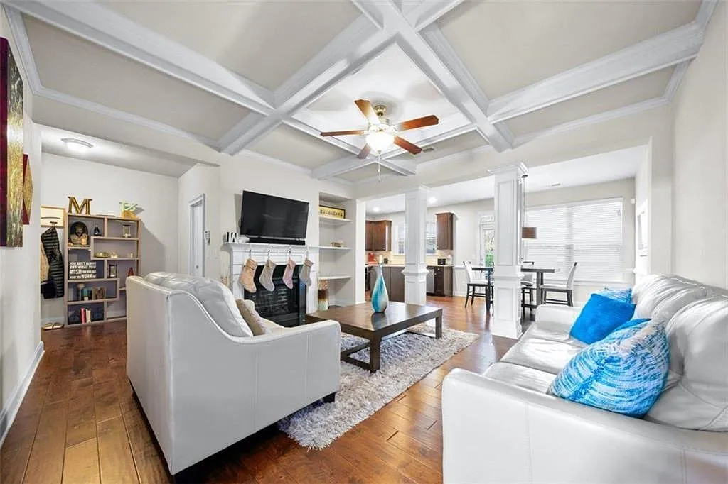3 bed, 2.5 bath, 1926 sqft, $2,950 — Photo 4